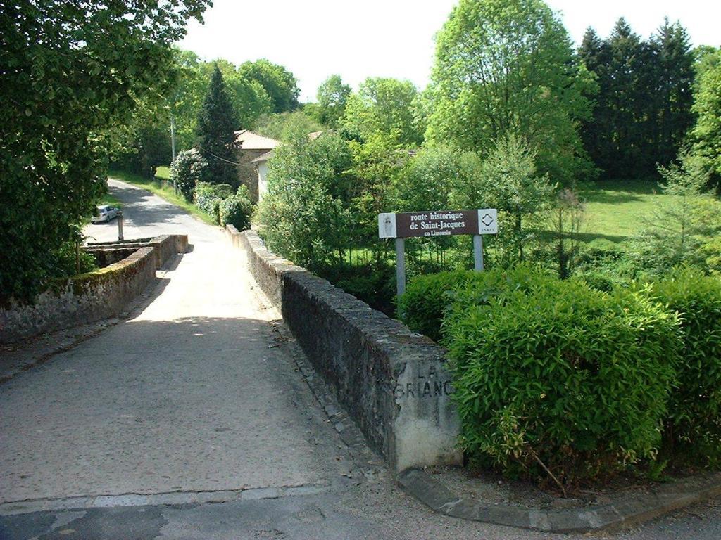 Domaine De La Dame De Lauriere Solignac Exterior photo